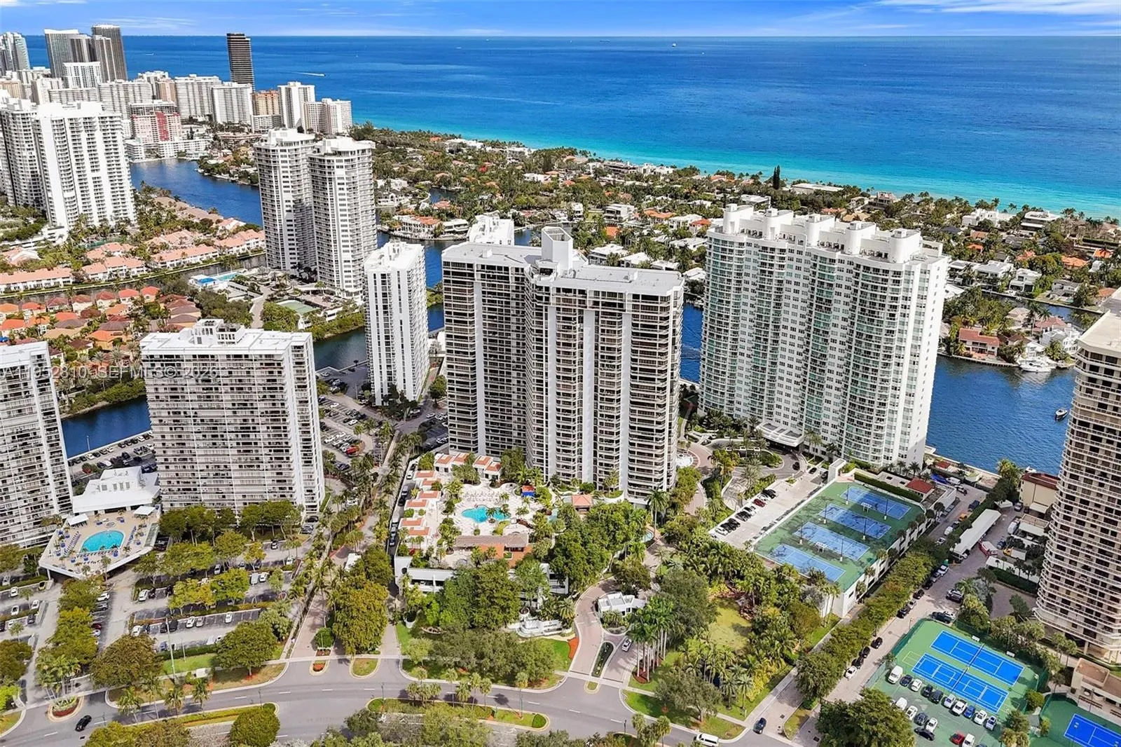 20281 E Country Club Dr 809, Aventura, Florida 331, Aventura, Florida 33180, 2 Bedrooms Bedrooms, ,2 BathroomsBathrooms,Residential,For Sale,20281 E Country Club Dr 809, Aventura, Florida 331,A11952810