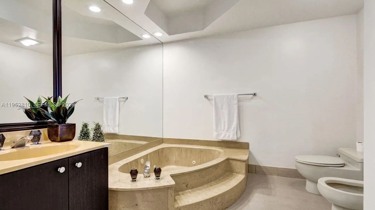 20281 E Country Club Dr 809, Aventura, Florida 331, Aventura, Florida 33180, 2 Bedrooms Bedrooms, ,2 BathroomsBathrooms,Residential,For Sale,20281 E Country Club Dr 809, Aventura, Florida 331,A11952810