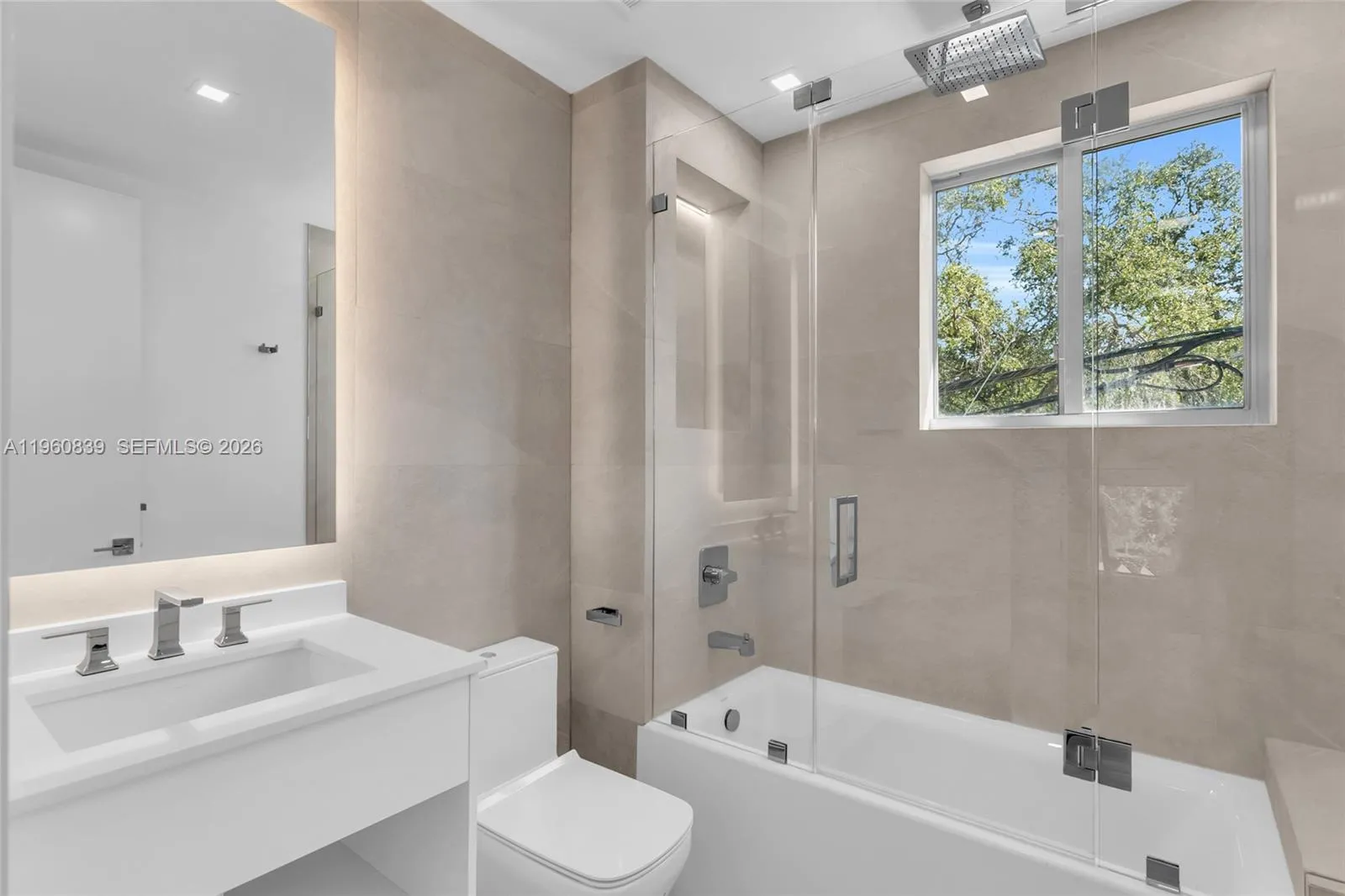 3204 Plaza St, Miami, Florida 33133, Miami, Florida 33133, 4 Bedrooms Bedrooms, ,2 BathroomsBathrooms,Residential Lease,For Rent,3204 Plaza St, Miami, Florida 33133,A11960839