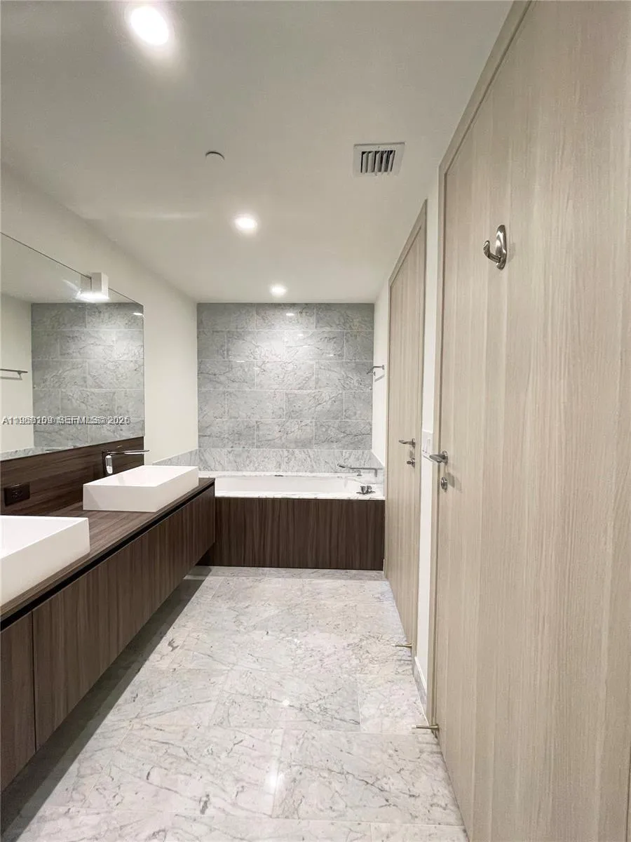 1000 Brickell Plz 4301, Miami, Florida 33131, Miami, Florida 33131, 2 Bedrooms Bedrooms, ,2 BathroomsBathrooms,Residential,For Sale,1000 Brickell Plz 4301, Miami, Florida 33131,A11960109