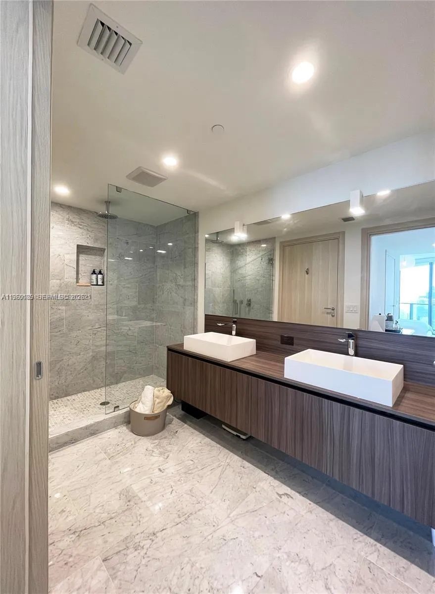 1000 Brickell Plz 4301, Miami, Florida 33131, Miami, Florida 33131, 2 Bedrooms Bedrooms, ,2 BathroomsBathrooms,Residential,For Sale,1000 Brickell Plz 4301, Miami, Florida 33131,A11960109