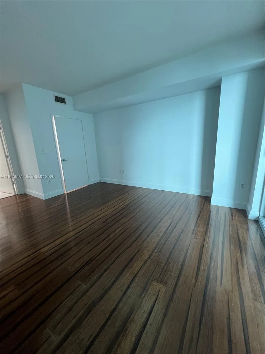 55 Se 6th St 2307, Miami, Florida 33131, Miami, Florida 33131, 2 Bedrooms Bedrooms, ,2 BathroomsBathrooms,Residential Lease,For Rent,55 Se 6th St 2307, Miami, Florida 33131,A11960897