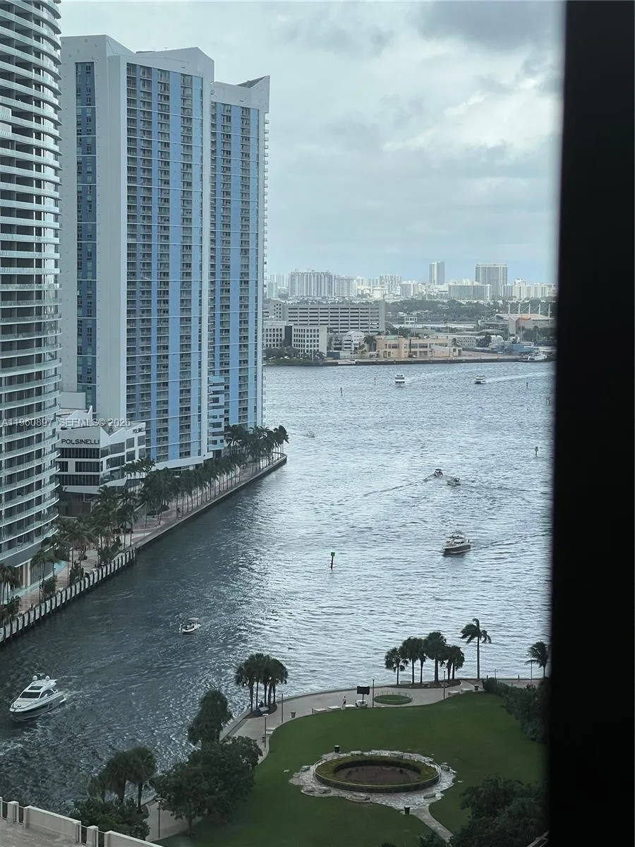 55 Se 6th St 2307, Miami, Florida 33131, Miami, Florida 33131, 2 Bedrooms Bedrooms, ,2 BathroomsBathrooms,Residential Lease,For Rent,55 Se 6th St 2307, Miami, Florida 33131,A11960897