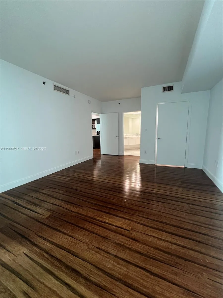 55 Se 6th St 2307, Miami, Florida 33131, Miami, Florida 33131, 2 Bedrooms Bedrooms, ,2 BathroomsBathrooms,Residential Lease,For Rent,55 Se 6th St 2307, Miami, Florida 33131,A11960897