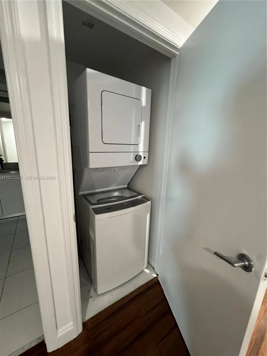 55 Se 6th St 2307, Miami, Florida 33131, Miami, Florida 33131, 2 Bedrooms Bedrooms, ,2 BathroomsBathrooms,Residential Lease,For Rent,55 Se 6th St 2307, Miami, Florida 33131,A11960897