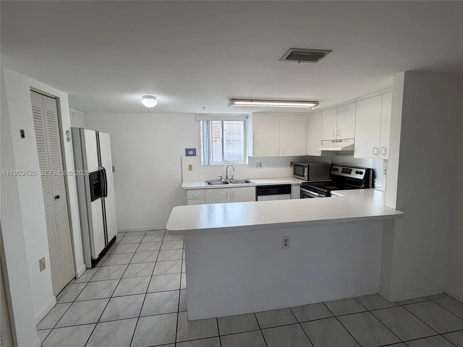 551 Nw 82nd Ave 518, Miami, Florida 33126, Miami, Florida 33126, 2 Bedrooms Bedrooms, ,2 BathroomsBathrooms,Residential Lease,For Rent,551 Nw 82nd Ave 518, Miami, Florida 33126,A11959425