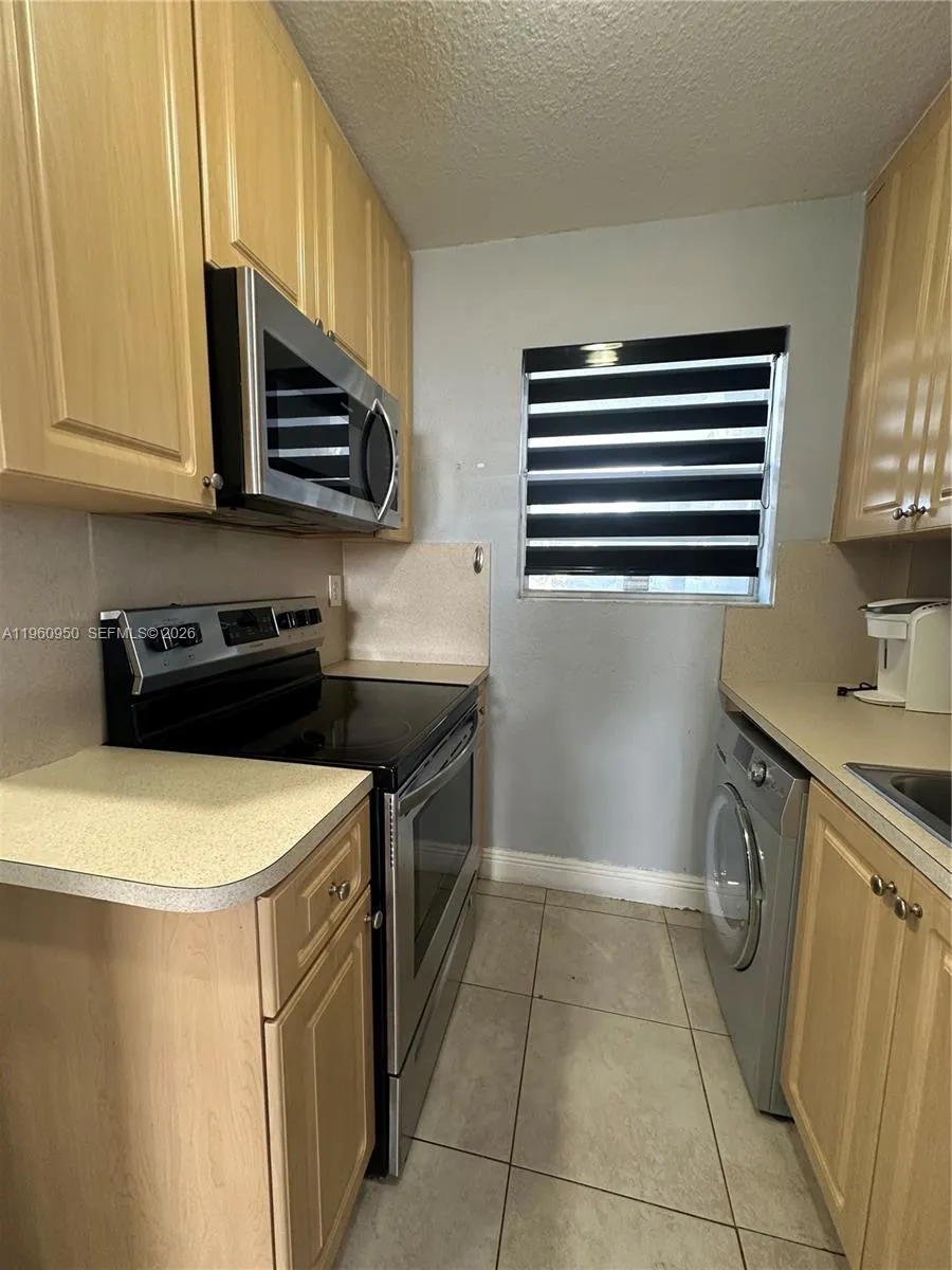 110 Se 2nd St 312, Hallandale Beach, Florida 33009, Hallandale Beach, Florida 33009, 1 Bedroom Bedrooms, ,1 BathroomBathrooms,Residential Lease,For Rent,110 Se 2nd St 312, Hallandale Beach, Florida 33009,A11960950