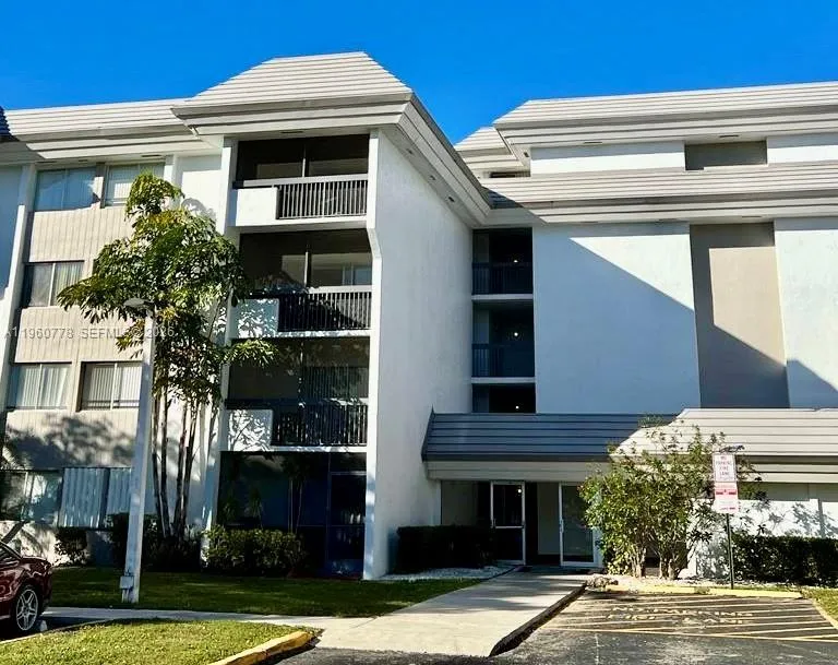 721 N Pine Island Rd 302, Plantation, Florida 3332, Plantation, Florida 33324, 2 Bedrooms Bedrooms, ,2 BathroomsBathrooms,Residential Lease,For Rent,721 N Pine Island Rd 302, Plantation, Florida 3332,A11960778