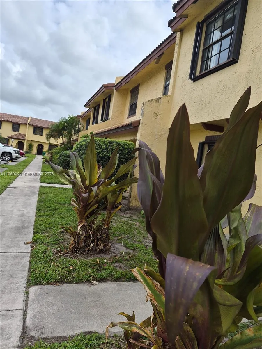 2747 Nw 47th Ln 3006, Lauderdale Lakes, Florida 33, Lauderdale Lakes, Florida 33313, 3 Bedrooms Bedrooms, ,2 BathroomsBathrooms,Residential,For Sale,2747 Nw 47th Ln 3006, Lauderdale Lakes, Florida 33,A11960991