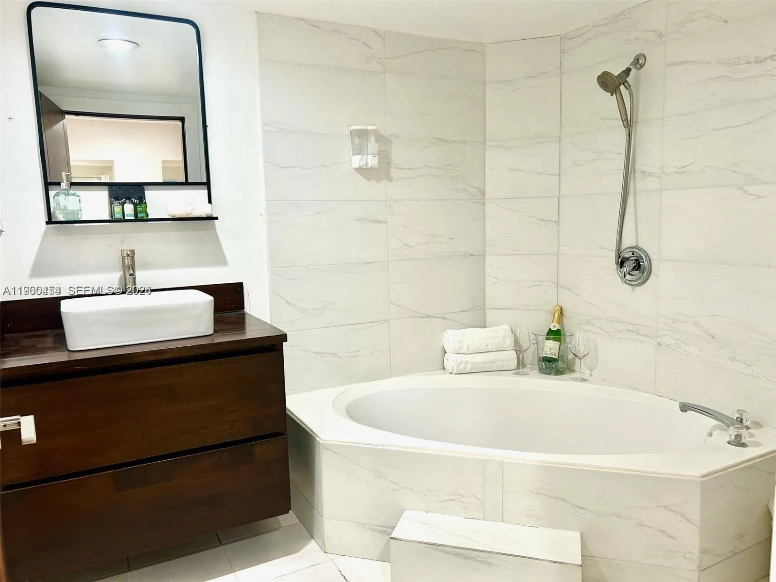 1531 Ne 35th St, Oakland Park, Florida 33334, Oakland Park, Florida 33334, 6 Bedrooms Bedrooms, ,5 BathroomsBathrooms,Residential,For Sale,1531 Ne 35th St, Oakland Park, Florida 33334,A11960454