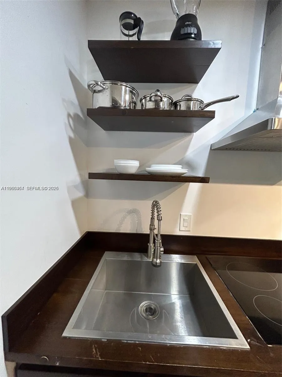 1531 Ne 35th St, Oakland Park, Florida 33334, Oakland Park, Florida 33334, 6 Bedrooms Bedrooms, ,5 BathroomsBathrooms,Residential,For Sale,1531 Ne 35th St, Oakland Park, Florida 33334,A11960454