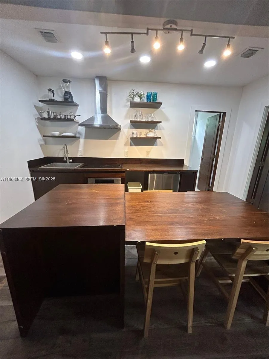 1531 Ne 35th St, Oakland Park, Florida 33334, Oakland Park, Florida 33334, 6 Bedrooms Bedrooms, ,5 BathroomsBathrooms,Residential,For Sale,1531 Ne 35th St, Oakland Park, Florida 33334,A11960454