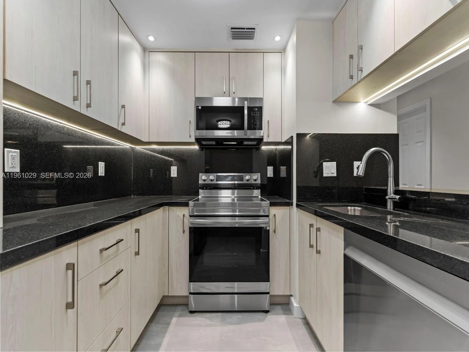 15639 Sw 73rd Cir Ter 7-4, Miami, Florida 33193, Miami, Florida 33193, 2 Bedrooms Bedrooms, ,2 BathroomsBathrooms,Residential Lease,For Rent,15639 Sw 73rd Cir Ter 7-4, Miami, Florida 33193,A11961029