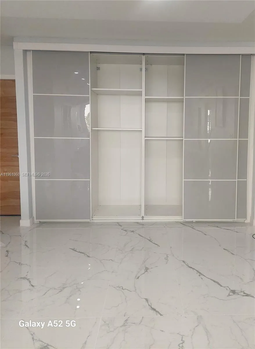 Miami Beach, Florida 33140, 1 Bedroom Bedrooms, ,1 BathroomBathrooms,Residential Lease,For Rent,A11961060