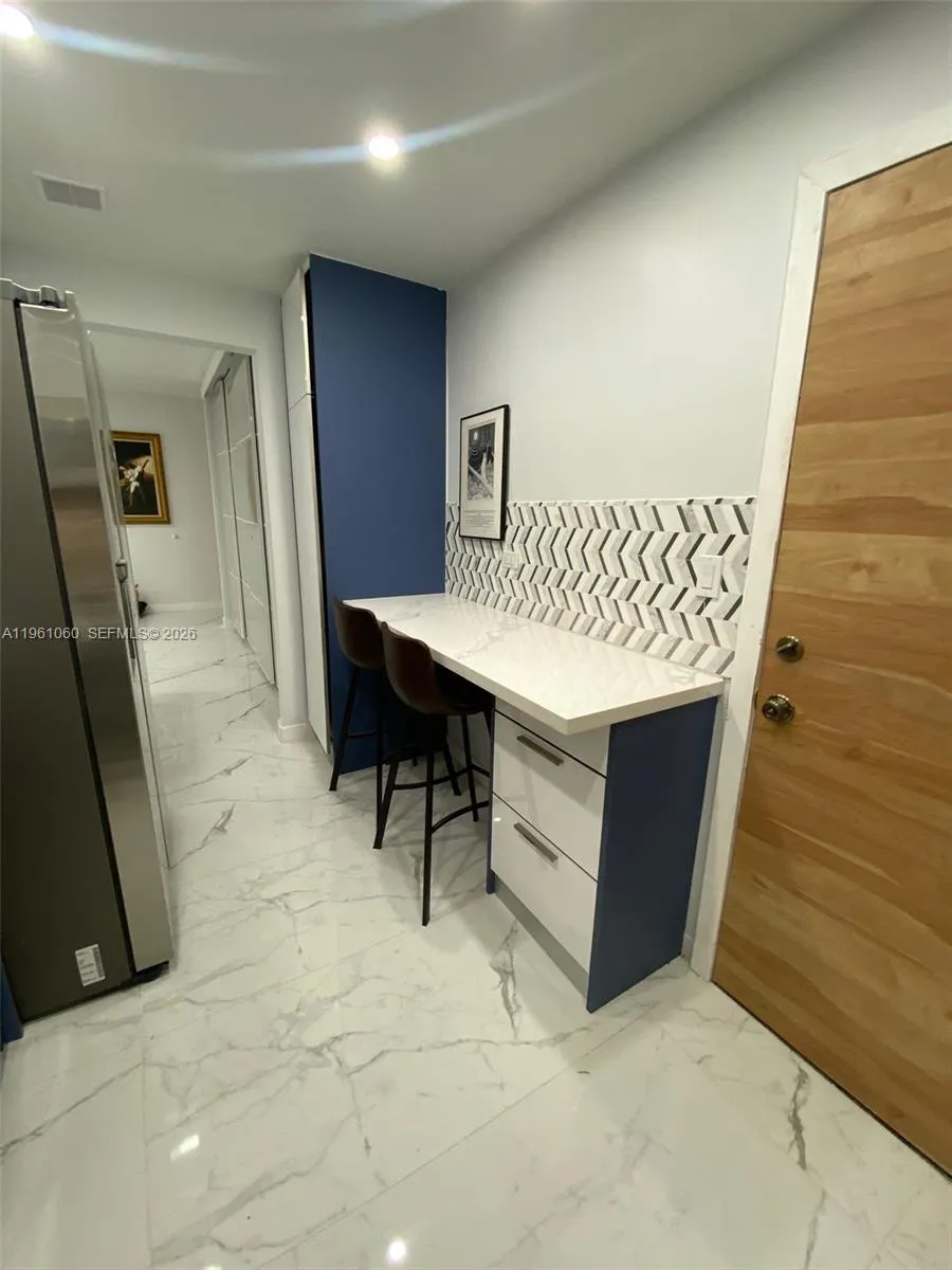 Miami Beach, Florida 33140, 1 Bedroom Bedrooms, ,1 BathroomBathrooms,Residential Lease,For Rent,A11961060