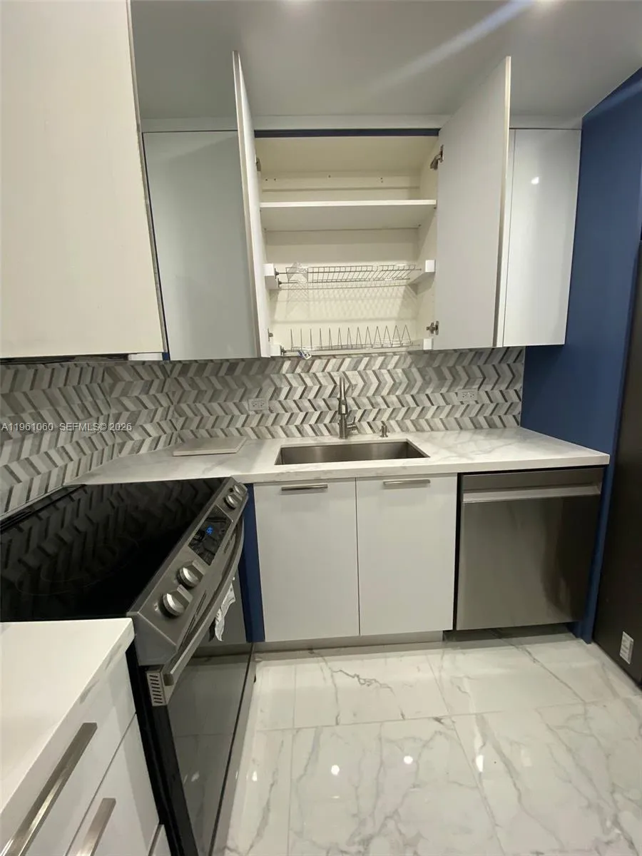 Miami Beach, Florida 33140, 1 Bedroom Bedrooms, ,1 BathroomBathrooms,Residential Lease,For Rent,A11961060