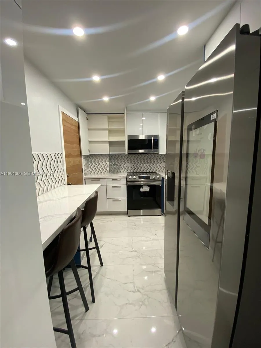 Miami Beach, Florida 33140, 1 Bedroom Bedrooms, ,1 BathroomBathrooms,Residential Lease,For Rent,A11961060