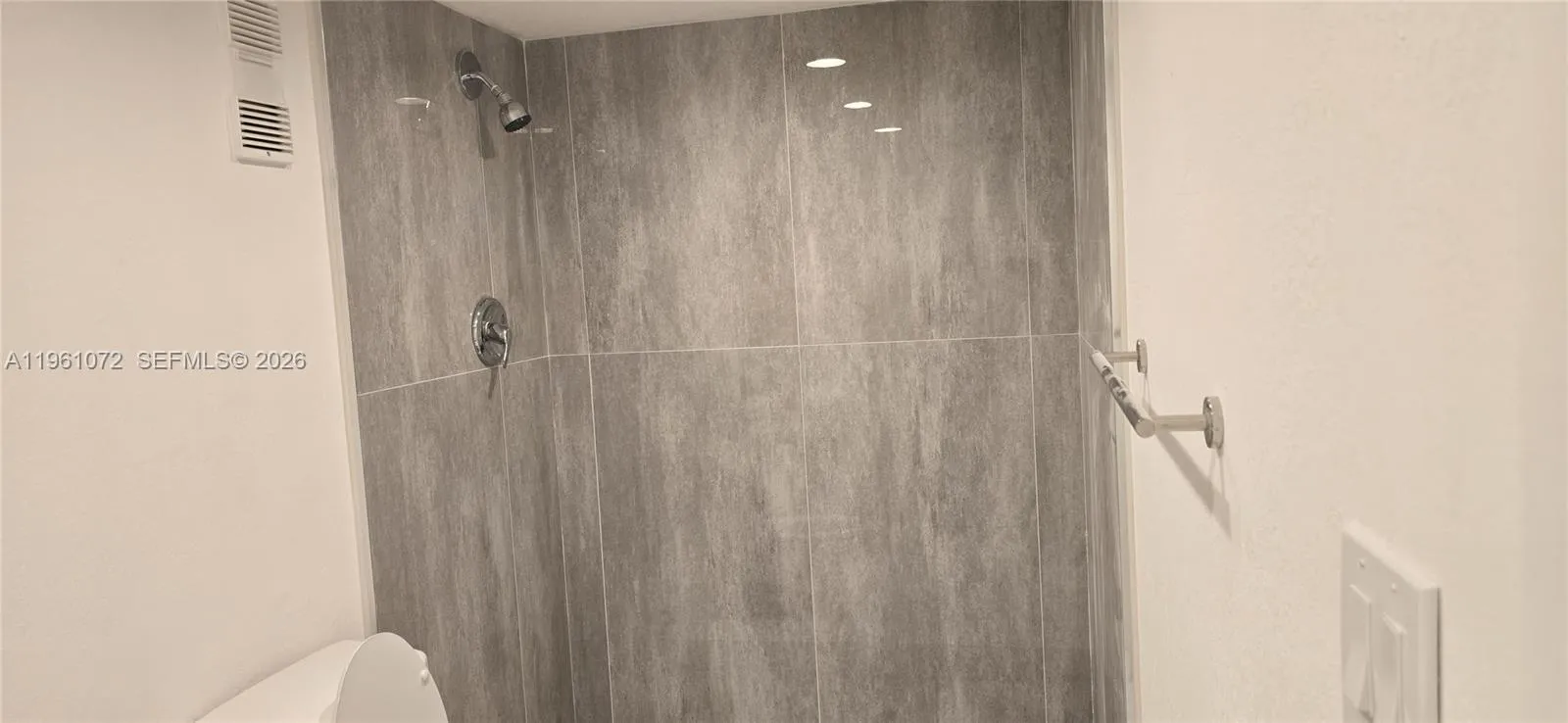 1200 Saint Charles Pl 207, Pembroke Pines, Florida, Pembroke Pines, Florida 33026, 2 Bedrooms Bedrooms, ,2 BathroomsBathrooms,Residential,For Sale,1200 Saint Charles Pl 207, Pembroke Pines, Florida,A11961072