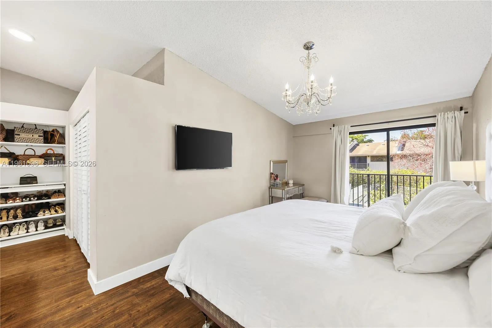 4299 N 76th Ave, Davie, Florida 33024, Davie, Florida 33024, 2 Bedrooms Bedrooms, 6 Rooms Rooms,2 BathroomsBathrooms,Residential,For Sale,4299 N 76th Ave, Davie, Florida 33024,A11961096