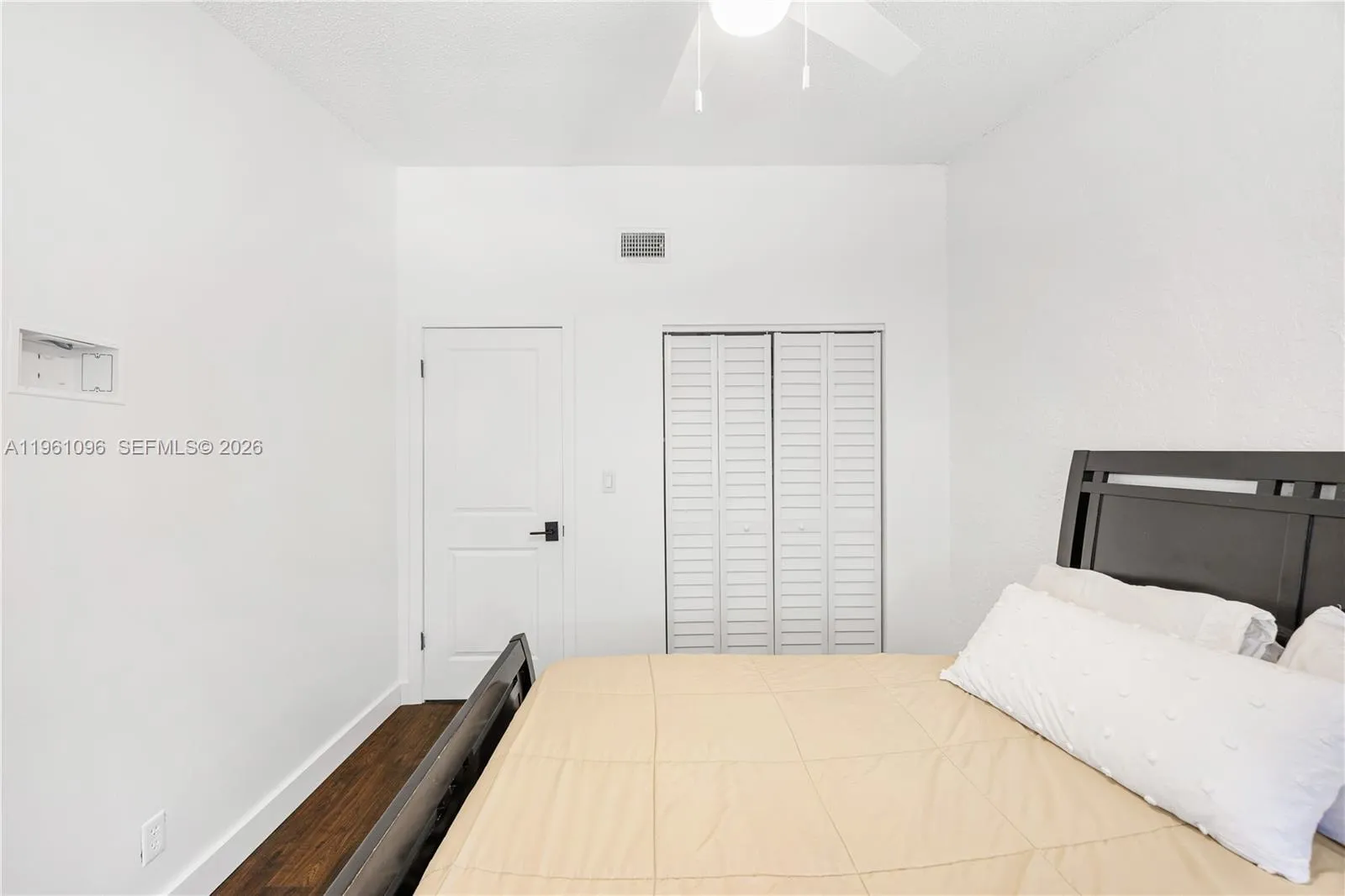 4299 N 76th Ave, Davie, Florida 33024, Davie, Florida 33024, 2 Bedrooms Bedrooms, 6 Rooms Rooms,2 BathroomsBathrooms,Residential,For Sale,4299 N 76th Ave, Davie, Florida 33024,A11961096