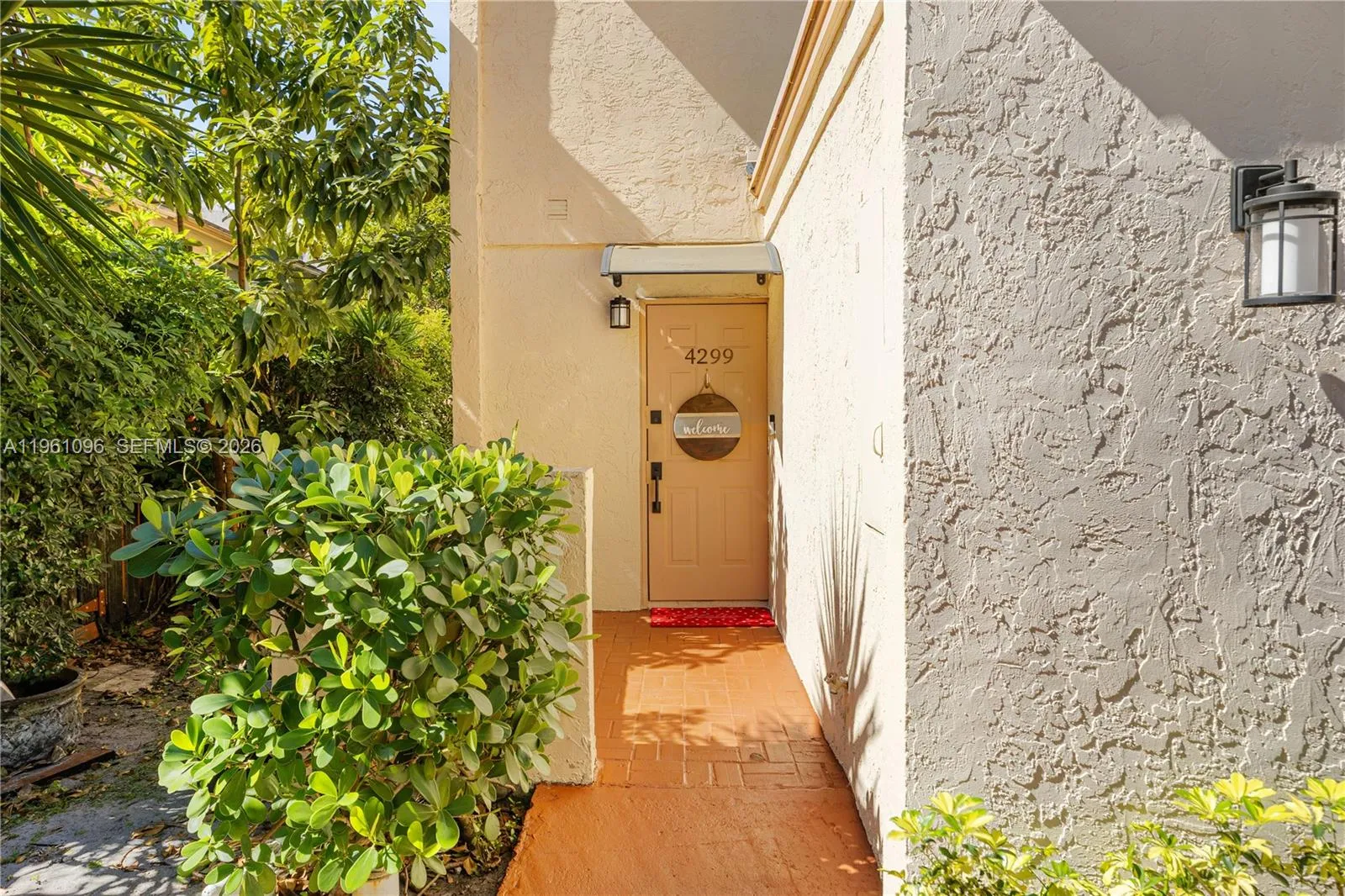 4299 N 76th Ave, Davie, Florida 33024, Davie, Florida 33024, 2 Bedrooms Bedrooms, 6 Rooms Rooms,2 BathroomsBathrooms,Residential,For Sale,4299 N 76th Ave, Davie, Florida 33024,A11961096