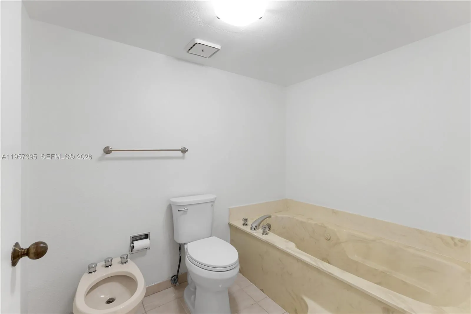 520 W Brickell Key Dr A619, Miami, Florida 33131, Miami, Florida 33131, 2 Bedrooms Bedrooms, ,2 BathroomsBathrooms,Residential,For Sale,520 W Brickell Key Dr A619, Miami, Florida 33131,A11957395