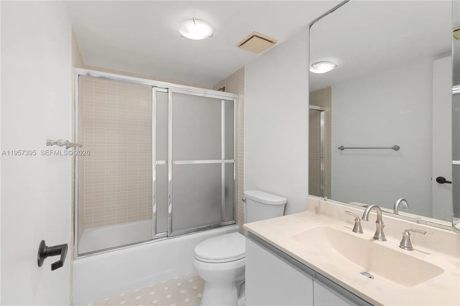 520 W Brickell Key Dr A619, Miami, Florida 33131, Miami, Florida 33131, 2 Bedrooms Bedrooms, ,2 BathroomsBathrooms,Residential,For Sale,520 W Brickell Key Dr A619, Miami, Florida 33131,A11957395