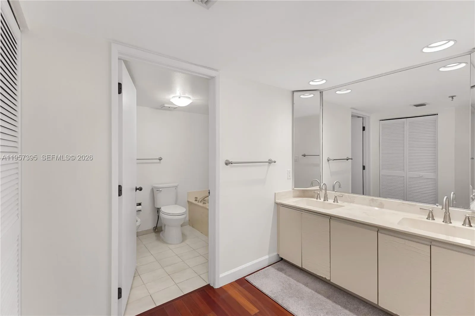 520 W Brickell Key Dr A619, Miami, Florida 33131, Miami, Florida 33131, 2 Bedrooms Bedrooms, ,2 BathroomsBathrooms,Residential,For Sale,520 W Brickell Key Dr A619, Miami, Florida 33131,A11957395