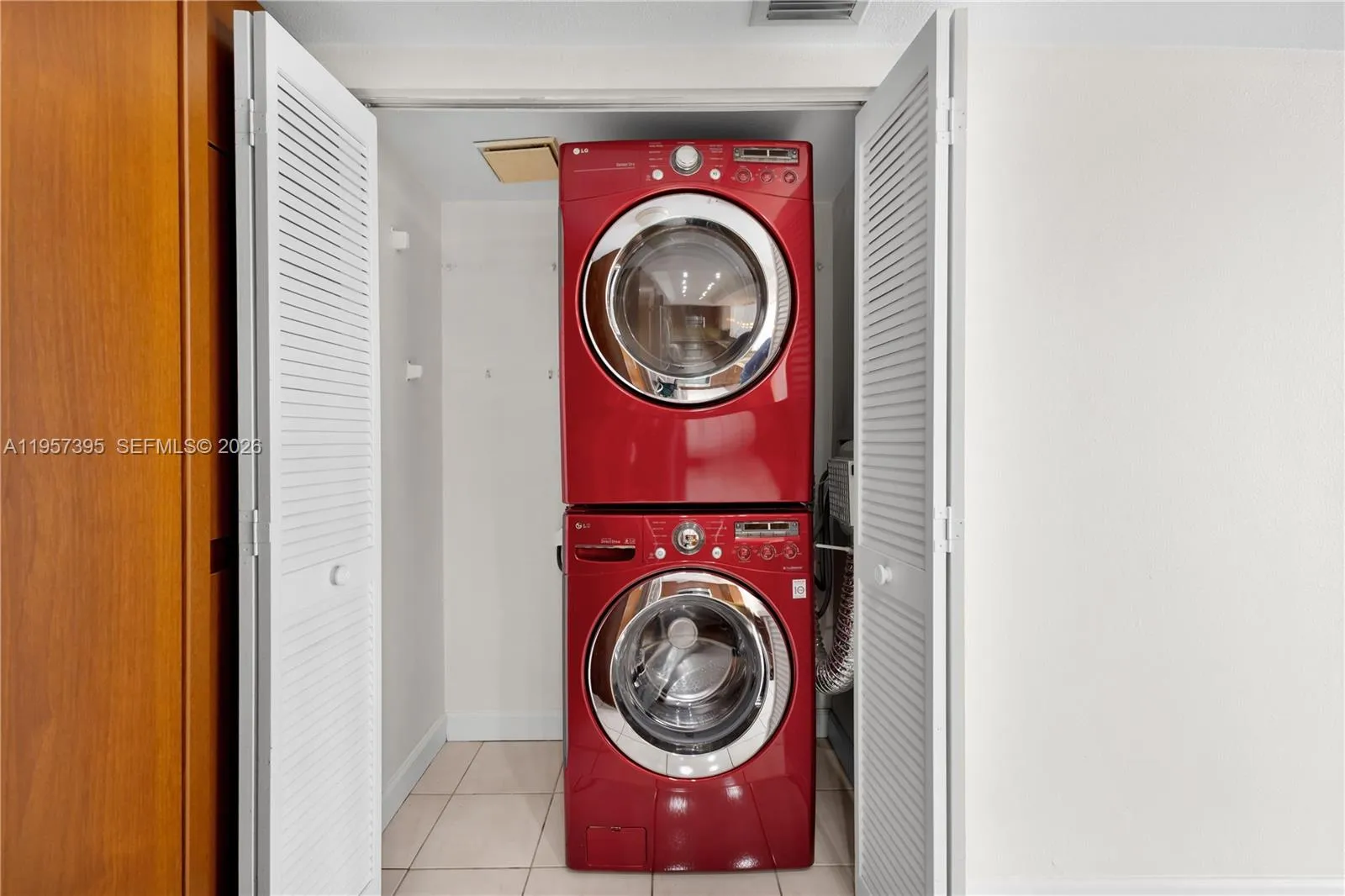 520 W Brickell Key Dr A619, Miami, Florida 33131, Miami, Florida 33131, 2 Bedrooms Bedrooms, ,2 BathroomsBathrooms,Residential,For Sale,520 W Brickell Key Dr A619, Miami, Florida 33131,A11957395