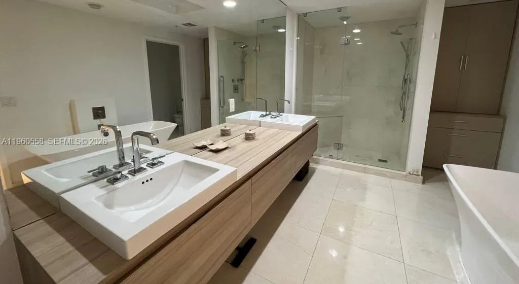 17301 Biscayne Blvd 206, North Miami Beach, Florid, North Miami Beach, Florida 33160, 3 Bedrooms Bedrooms, ,3 BathroomsBathrooms,Residential,For Sale,17301 Biscayne Blvd 206, North Miami Beach, Florid,A11960558