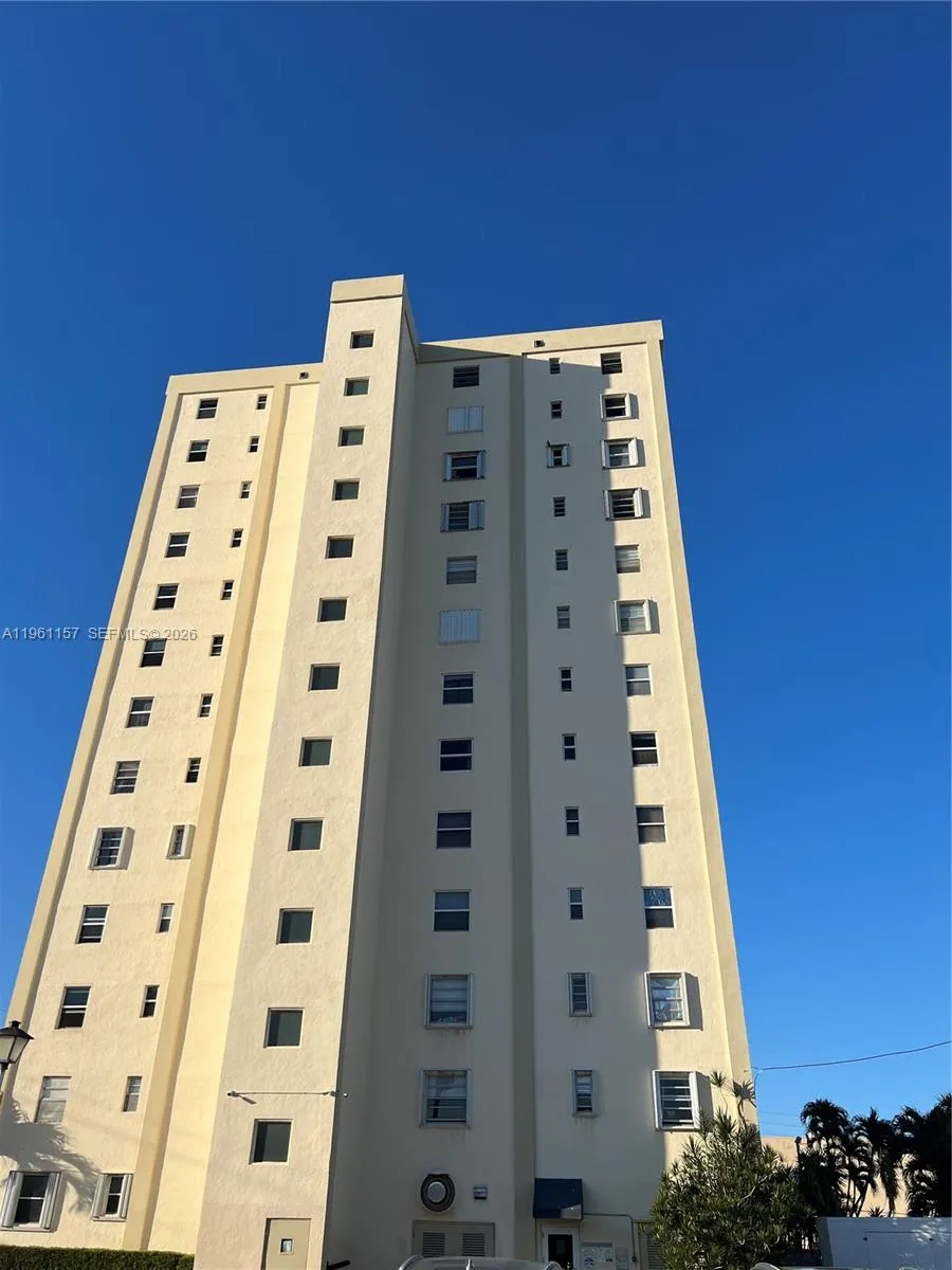 900 Ne 18th Ave 306, Fort Lauderdale, Florida 3330, Fort Lauderdale, Florida 33304, 2 Bedrooms Bedrooms, ,1 BathroomBathrooms,Residential,For Sale,900 Ne 18th Ave 306, Fort Lauderdale, Florida 3330,A11961157