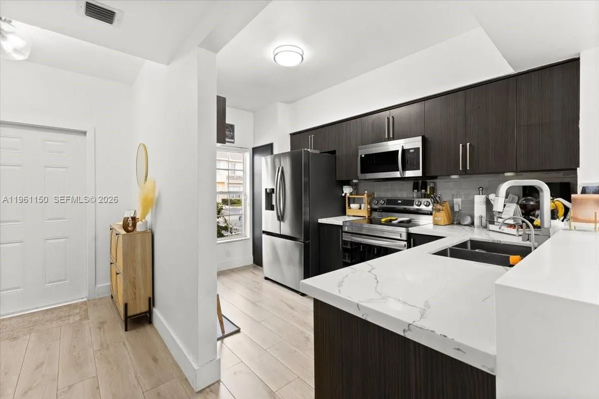 12 Whitehead Cir, Weston, Florida 33326, Weston, Florida 33326, 2 Bedrooms Bedrooms, ,2 BathroomsBathrooms,Residential,For Sale,12 Whitehead Cir, Weston, Florida 33326,A11961150