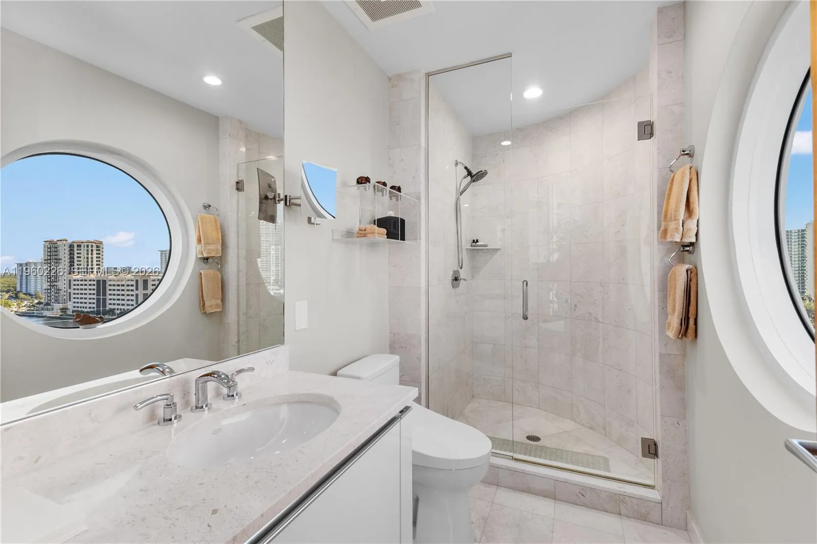 Guest en-suite bathroom