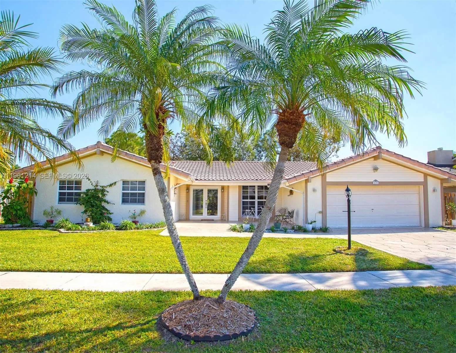 570 Royal Poinciana Ct, Weston, Florida 33326, Weston, Florida 33326, 4 Bedrooms Bedrooms, ,2 BathroomsBathrooms,Residential,For Sale,570 Royal Poinciana Ct, Weston, Florida 33326,A11961214