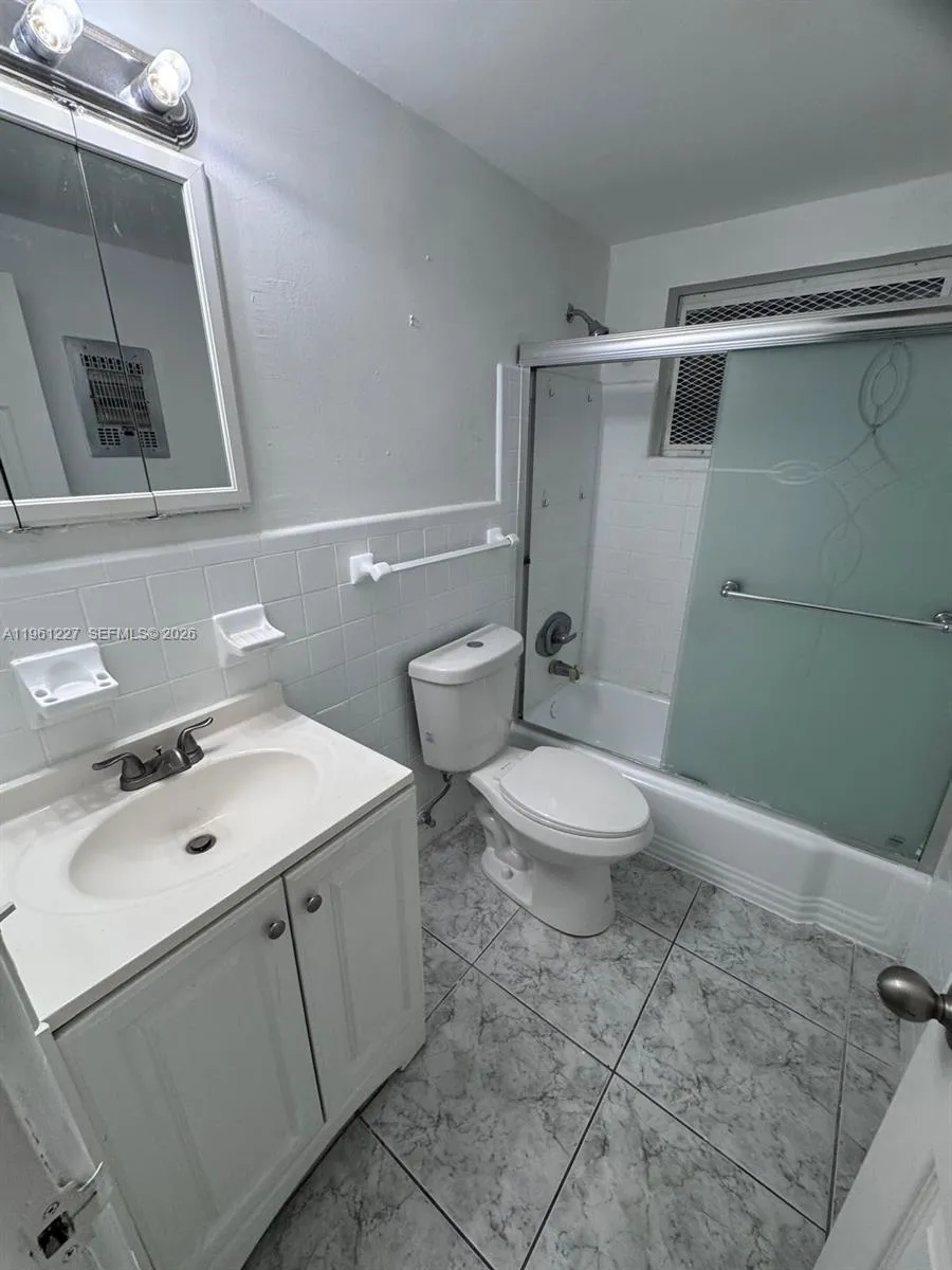 Miami Beach, Florida 33141, ,1 BathroomBathrooms,Residential Lease,For Rent,A11961227