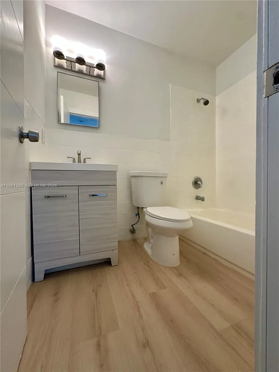 1109 Ne 6th Ave 1, Fort Lauderdale, Florida 33304, Fort Lauderdale, Florida 33304, 1 Bedroom Bedrooms, ,1 BathroomBathrooms,Residential Lease,For Rent,1109 Ne 6th Ave 1, Fort Lauderdale, Florida 33304,A11961295