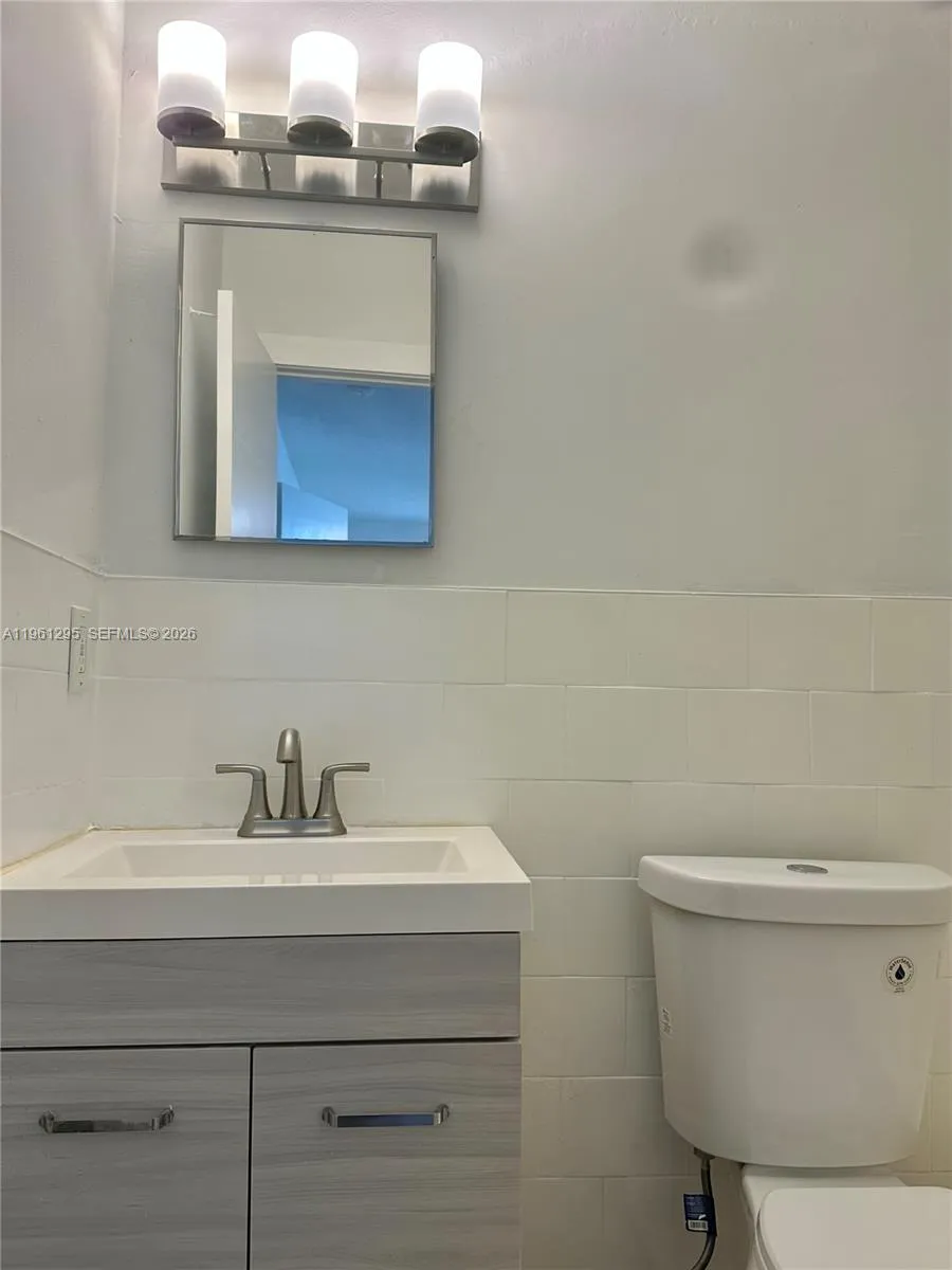 1109 Ne 6th Ave 1, Fort Lauderdale, Florida 33304, Fort Lauderdale, Florida 33304, 1 Bedroom Bedrooms, ,1 BathroomBathrooms,Residential Lease,For Rent,1109 Ne 6th Ave 1, Fort Lauderdale, Florida 33304,A11961295