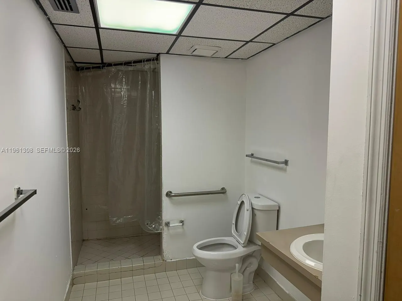 6187 Nw 167th St H13, Hialeah, Florida 33015, Hialeah, Florida 33015, ,Commercial Lease,For Rent,6187 Nw 167th St H13, Hialeah, Florida 33015,A11961308