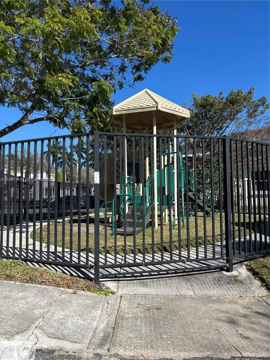1044 Ne 42nd Ter, Homestead, Florida 33033, Homestead, Florida 33033, 3 Bedrooms Bedrooms, ,2 BathroomsBathrooms,Residential Lease,For Rent,1044 Ne 42nd Ter, Homestead, Florida 33033,A11961319
