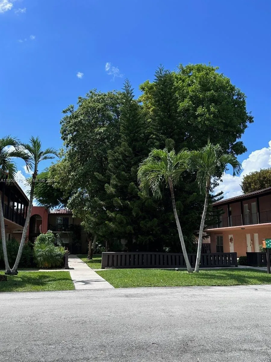 10786 N Kendall Dr D13, Miami, Florida 33176, Miami, Florida 33176, 1 Bedroom Bedrooms, ,1 BathroomBathrooms,Residential Lease,For Rent,10786 N Kendall Dr D13, Miami, Florida 33176,A11959575