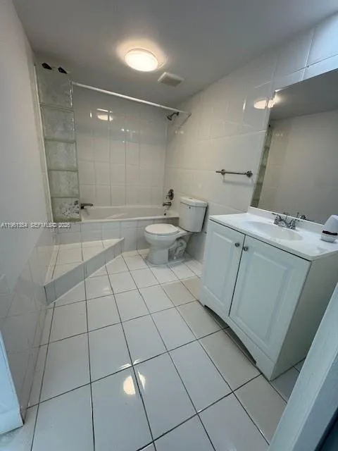 13701 Kendale Lakes Cir B-306, Miami, Florida 3318, Miami, Florida 33183, 2 Bedrooms Bedrooms, ,2 BathroomsBathrooms,Residential Lease,For Rent,13701 Kendale Lakes Cir B-306, Miami, Florida 3318,A11961354