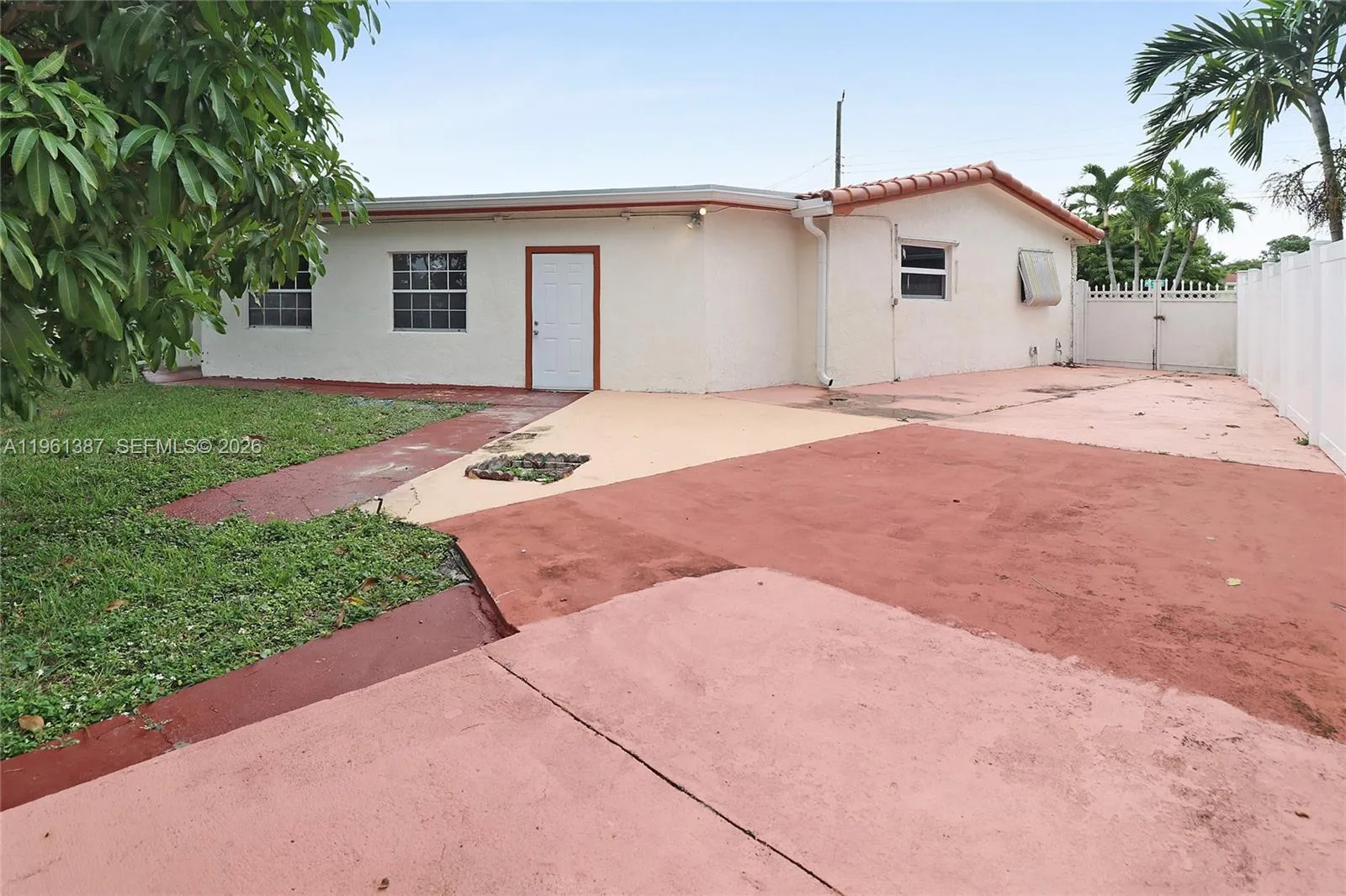 3241 Nw 40th St, Lauderdale Lakes, Florida 33309, Lauderdale Lakes, Florida 33309, 6 Bedrooms Bedrooms, ,2 BathroomsBathrooms,Residential Lease,For Rent,3241 Nw 40th St, Lauderdale Lakes, Florida 33309,A11961387