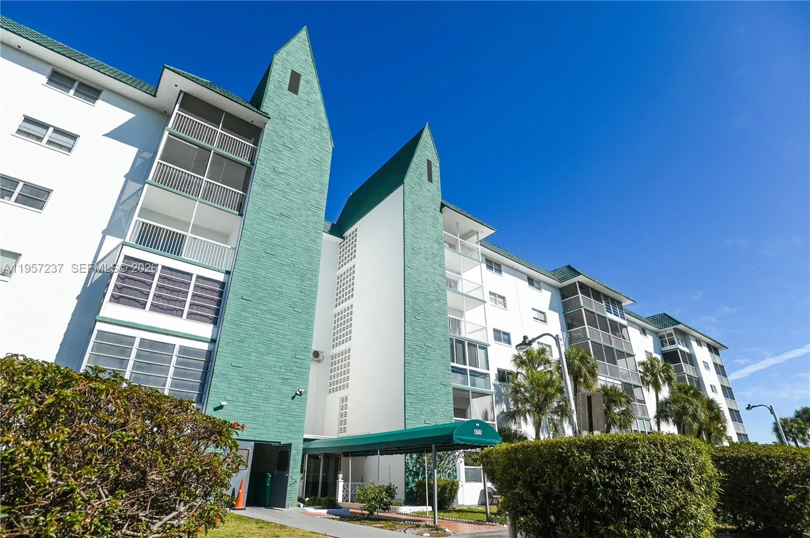 4751 Nw 21st St 401, Lauderhill, Florida 33313, Lauderhill, Florida 33313, 1 Bedroom Bedrooms, ,1 BathroomBathrooms,Residential,For Sale,4751 Nw 21st St 401, Lauderhill, Florida 33313,A11957237