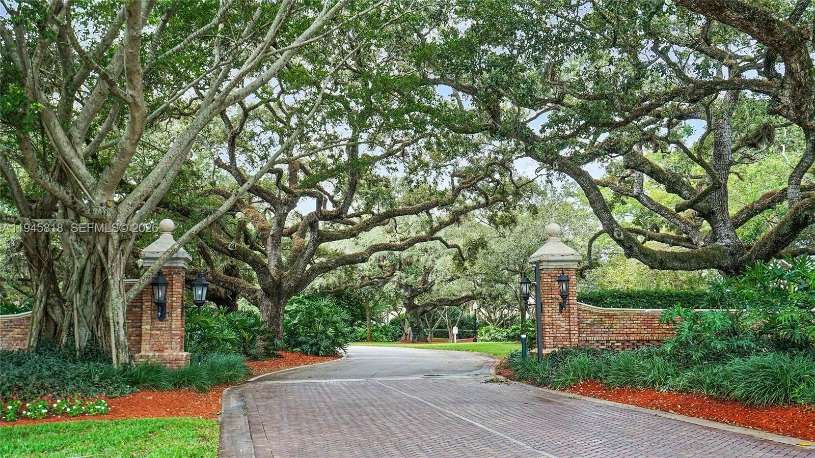 3070 Perriwinkle Cir, Davie, Florida 33328, Davie, Florida 33328, 4 Bedrooms Bedrooms, ,3 BathroomsBathrooms,Residential,For Sale,3070 Perriwinkle Cir, Davie, Florida 33328,A11945818