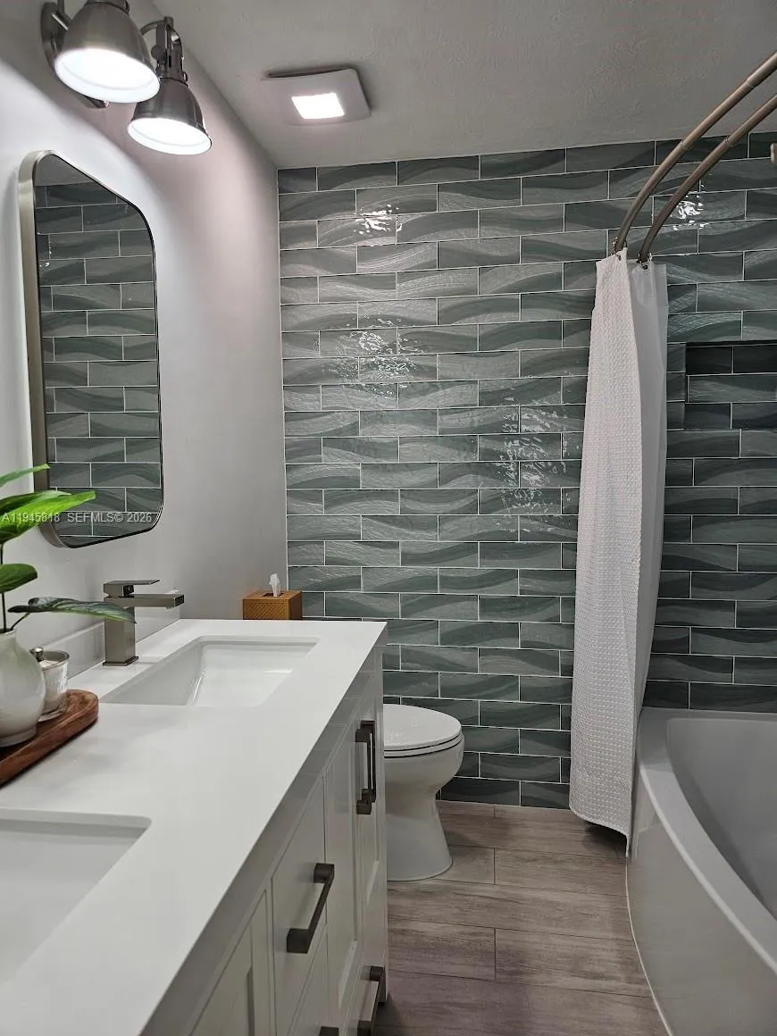 3070 Perriwinkle Cir, Davie, Florida 33328, Davie, Florida 33328, 4 Bedrooms Bedrooms, ,3 BathroomsBathrooms,Residential,For Sale,3070 Perriwinkle Cir, Davie, Florida 33328,A11945818