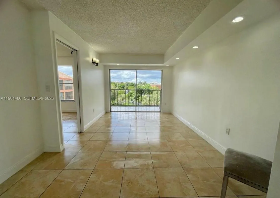 9405 W Flagler St D403, Miami, Florida 33174, Miami, Florida 33174, 1 Bedroom Bedrooms, ,1 BathroomBathrooms,Residential,For Sale,9405 W Flagler St D403, Miami, Florida 33174,A11961486
