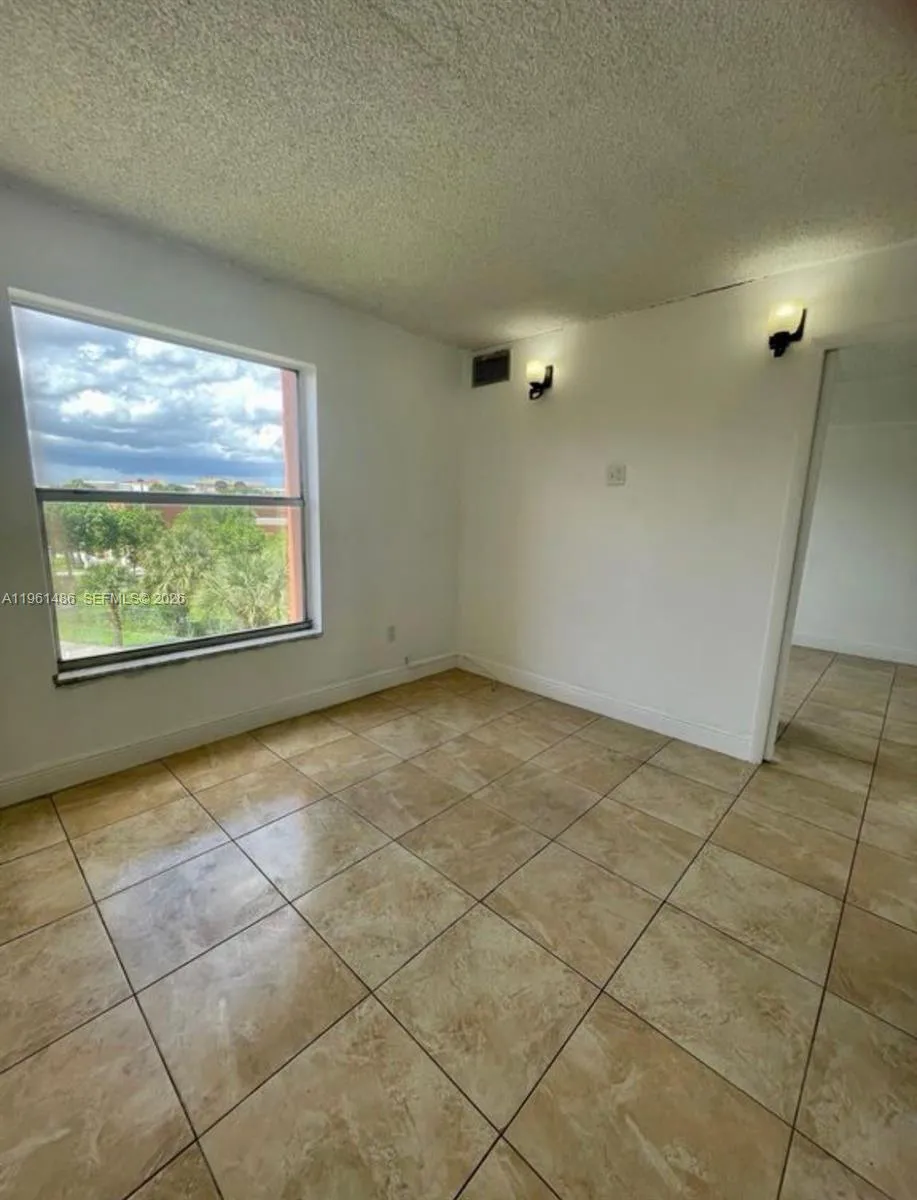 9405 W Flagler St D403, Miami, Florida 33174, Miami, Florida 33174, 1 Bedroom Bedrooms, ,1 BathroomBathrooms,Residential,For Sale,9405 W Flagler St D403, Miami, Florida 33174,A11961486