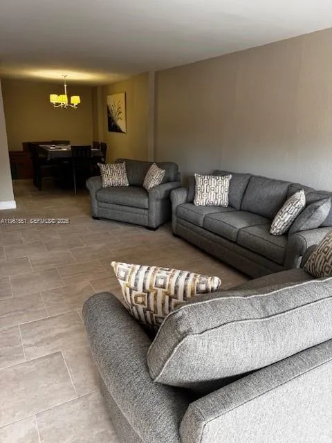 Full Living Rm/Dining Rm