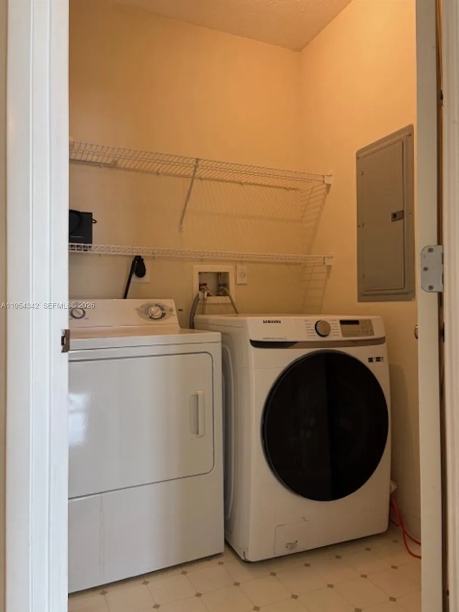 2000 N Bayshore Dr 1402, Miami, Florida 33137, Miami, Florida 33137, 3 Bedrooms Bedrooms, ,2 BathroomsBathrooms,Residential,For Sale,2000 N Bayshore Dr 1402, Miami, Florida 33137,A11954342