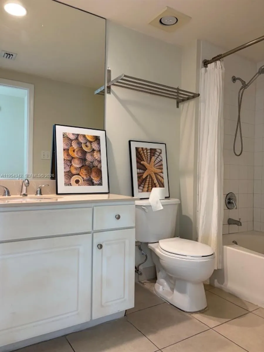 2000 N Bayshore Dr 1402, Miami, Florida 33137, Miami, Florida 33137, 3 Bedrooms Bedrooms, ,2 BathroomsBathrooms,Residential,For Sale,2000 N Bayshore Dr 1402, Miami, Florida 33137,A11954342